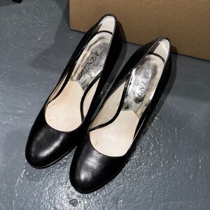Elegant Black Women's Pumps